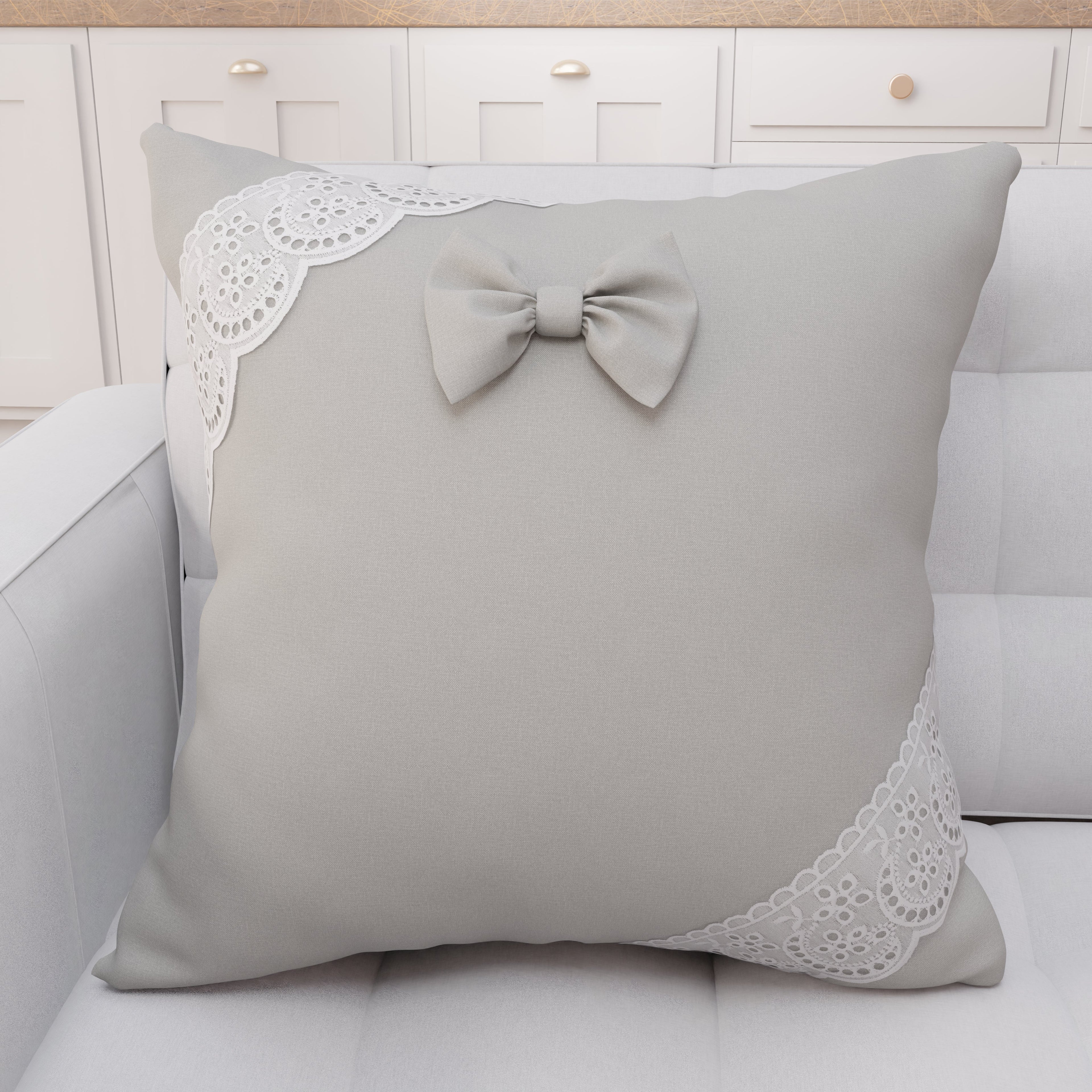 Cuscino Arredo Shabby Chic con Pizzo e Fiocchi Grigio Chiaro