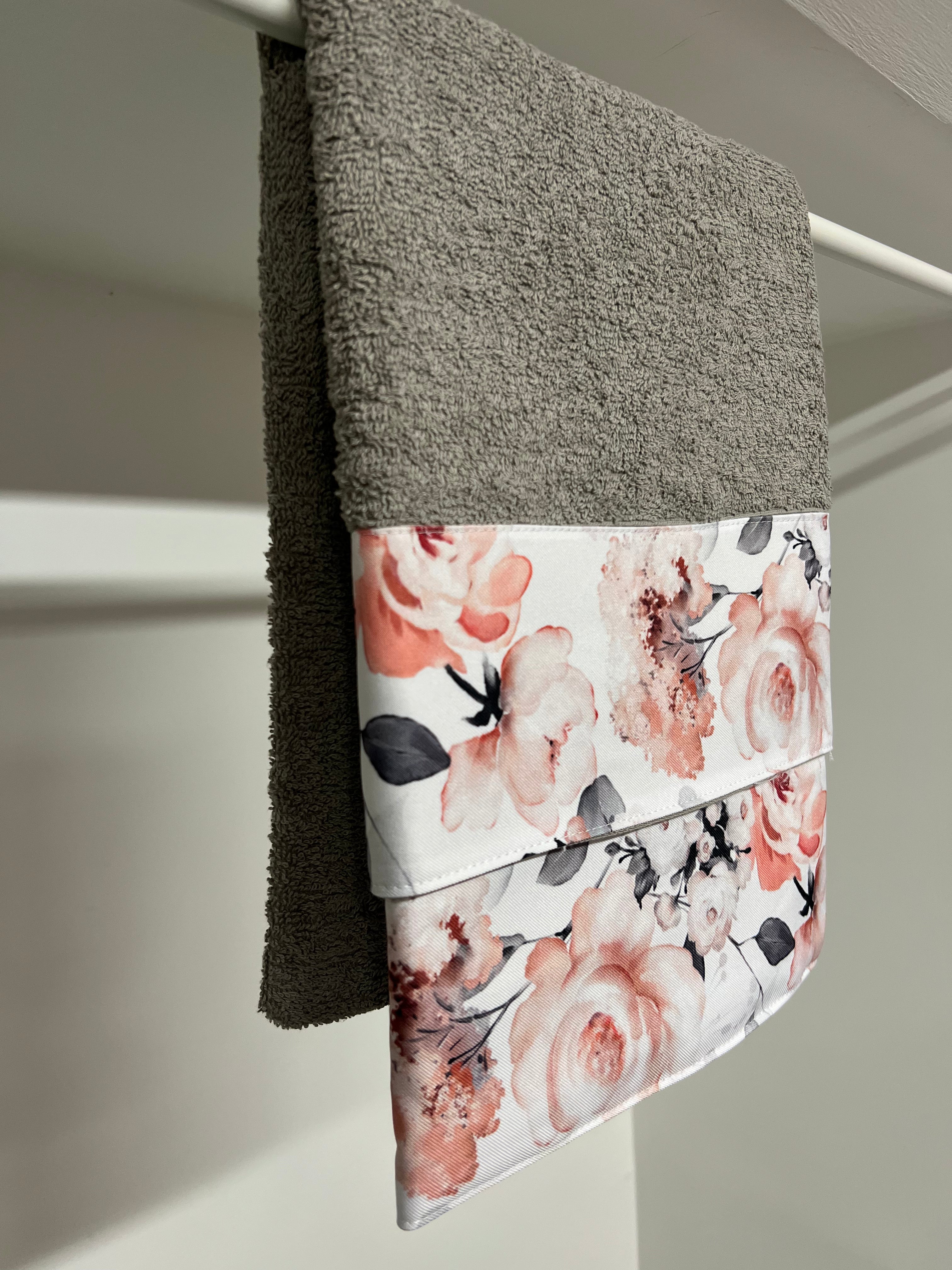 Asciugamano Bagno 1+1 con Balza in Stampa Digitale Floreale 17 Maxi