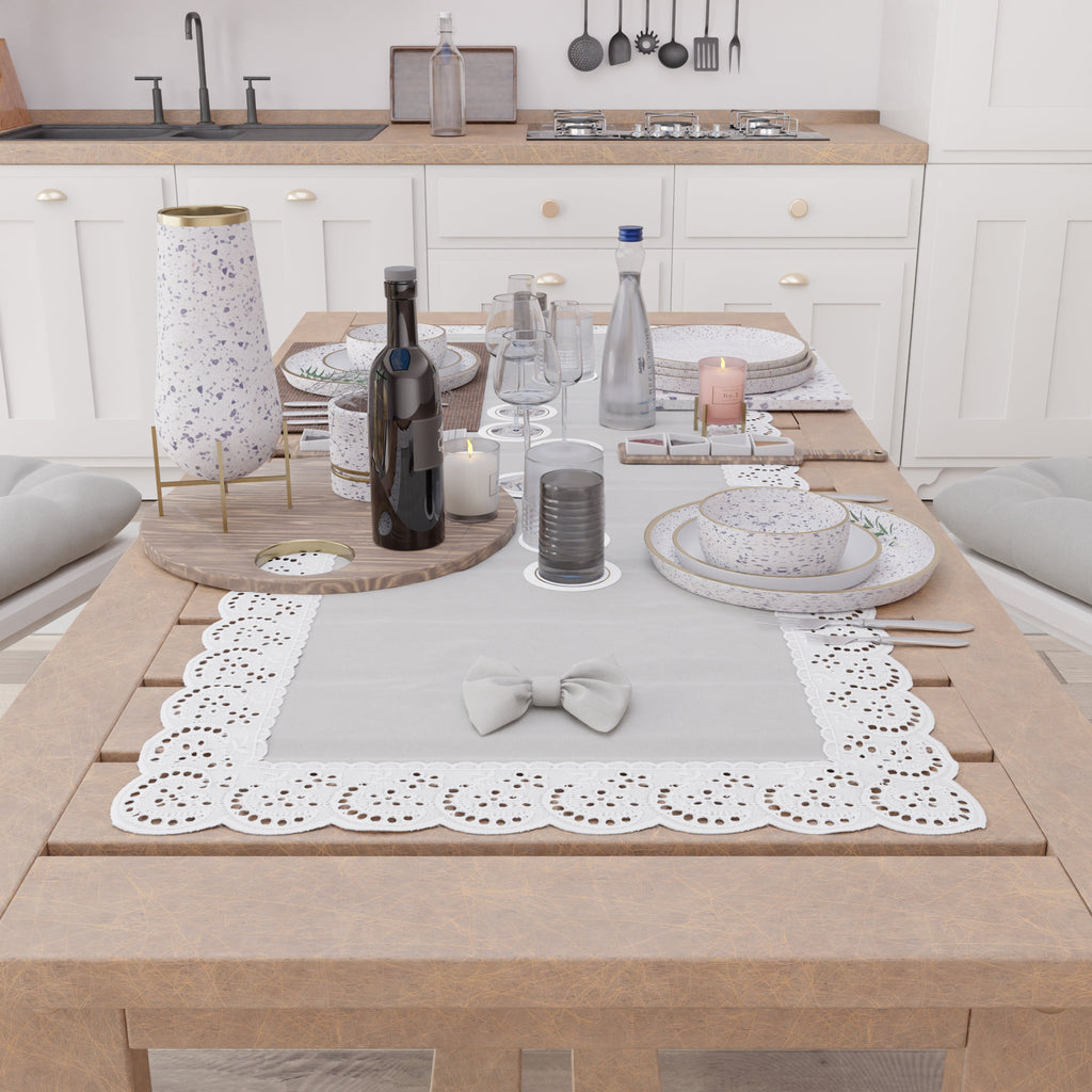 Runner da Tavolo Elegante Shabby Chic con Pizzo e Fiocchi Grigio Chiaro
